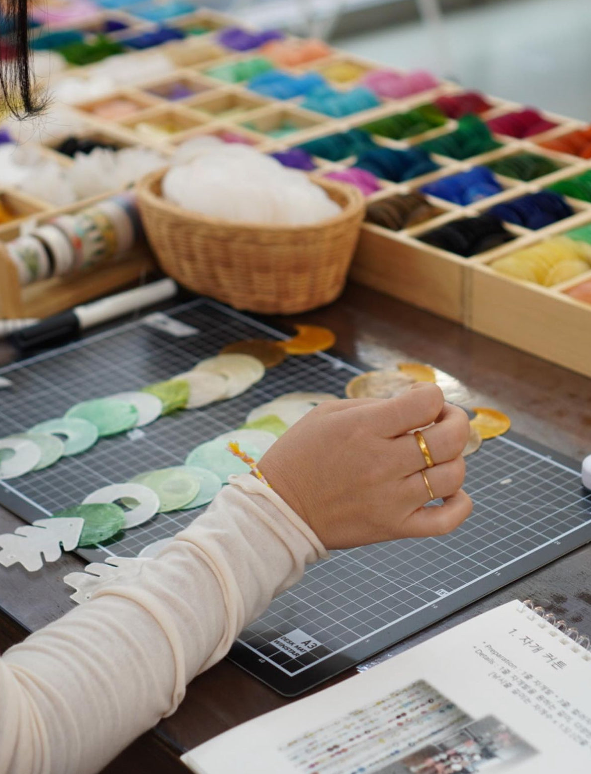 HANDCRAFTED ART GALLERY JISO SHELL CHIME MOBILE COURSE [韓國天然貝母工藝設計師資課程]