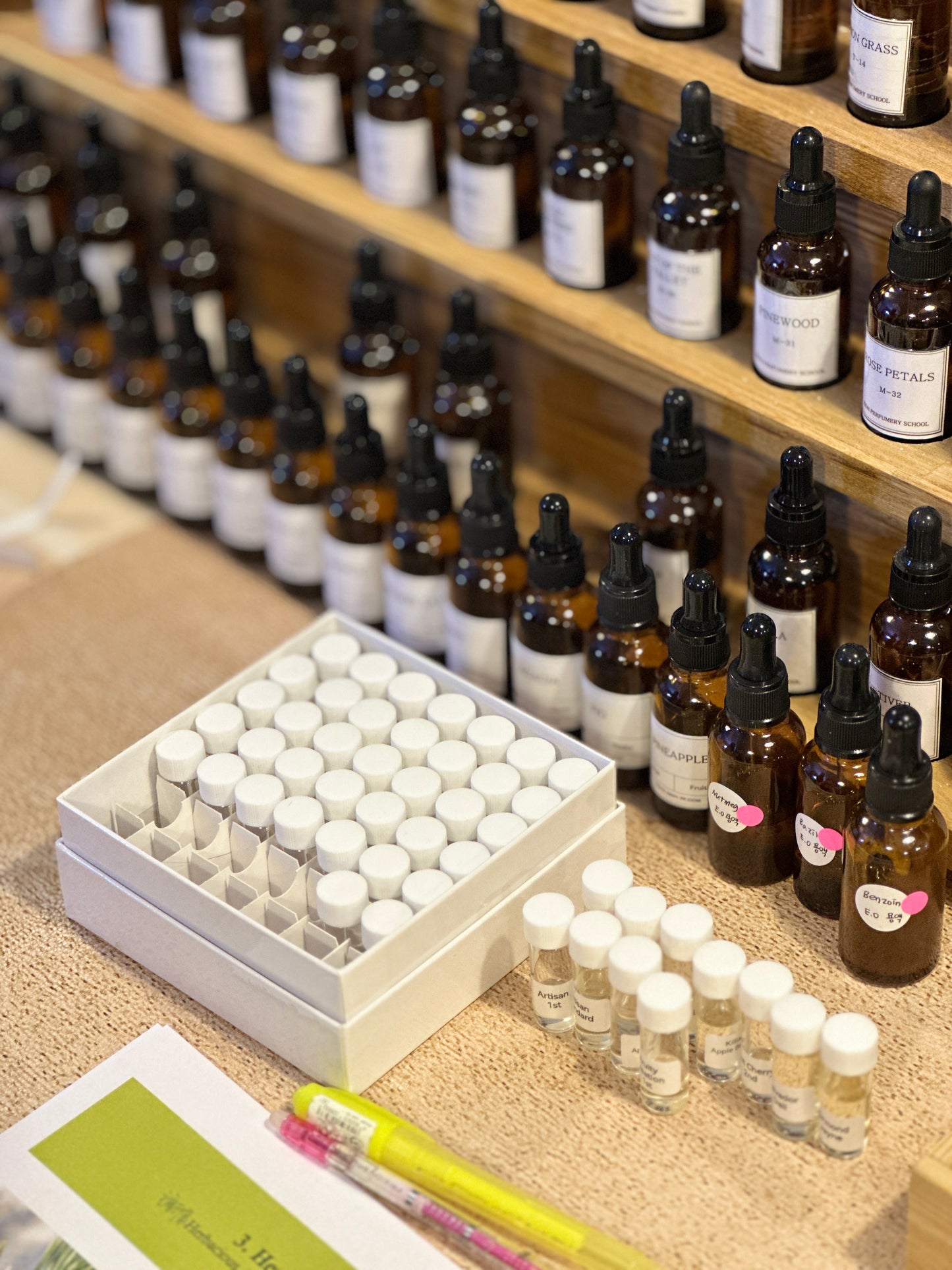 ISDH CREATIVE PERFUME CERTIFICATION COURSE [專業創意調香及仿香證照課程]